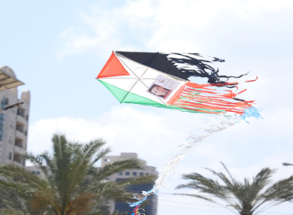 سماء غزة تتزين بصور وأسماء الشهداء الأطفال